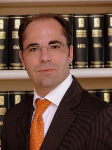 Santiago P. Albiol Cabrera, Abogado.